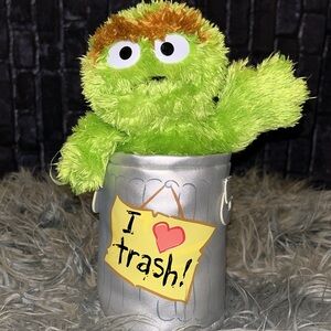 Sesame Street Plush 10” OSCAR THE GROUCH “I Love Trash” Can w/o lid